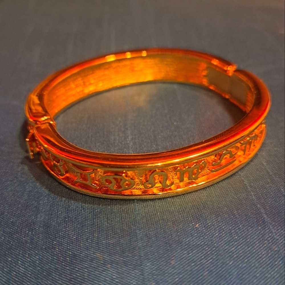 RARE Authentic Vintage Joan Rivers Zodiac Astrology Gold Plated Bangle Bracelet